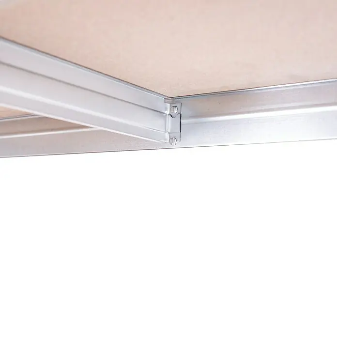 AR Shelving Schwerlastregal Rivet - H x B x T: 180 x 90 x 45 cm, Traglast pro Boden: 250 kg, Anzahl Böden: 5 Stk., Stecken, Silber - Detailaufnahme einer stabilen Deckenplattenkonstruktion mit silbernen Metallprofilen und einer hellen Deckenplatte.