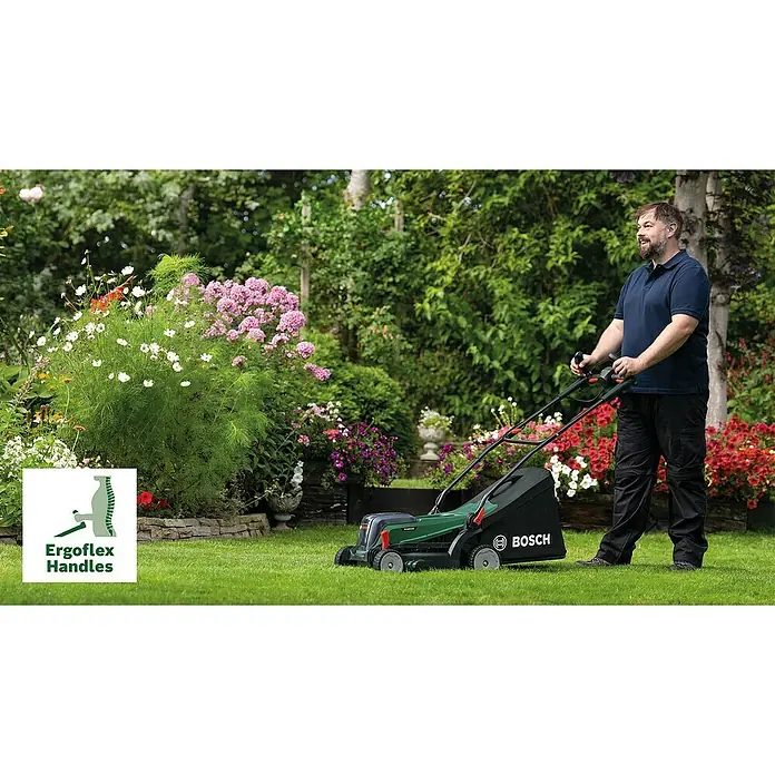 Bosch Power for All 18V Akku-Rasenmäher UniversalRotak 2x18V-37-550 - 18 V, Ohne Akku, Schnittbreite: 37 cm - Ein Mann mäht den Rasen mit einem Bosch-Rasenmäher mit ErgoFlex-Griffen in einem blühenden Garten. Komfort und Effizienz vereint.