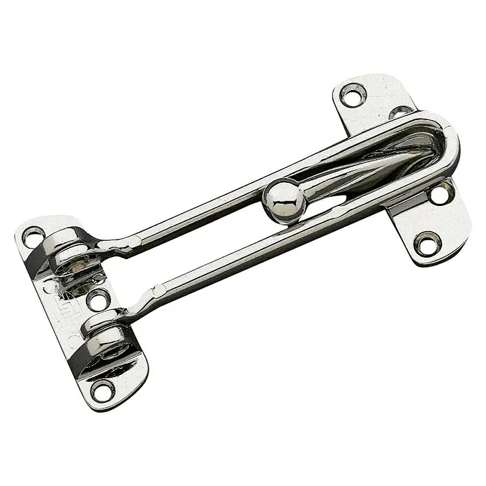 Cadena de puerta maciza - Plateado - Un primer plano de una barra de seguridad para puerta de metal brillante contra un fondo negro. Ofrece mayor seguridad contra intrusiones.