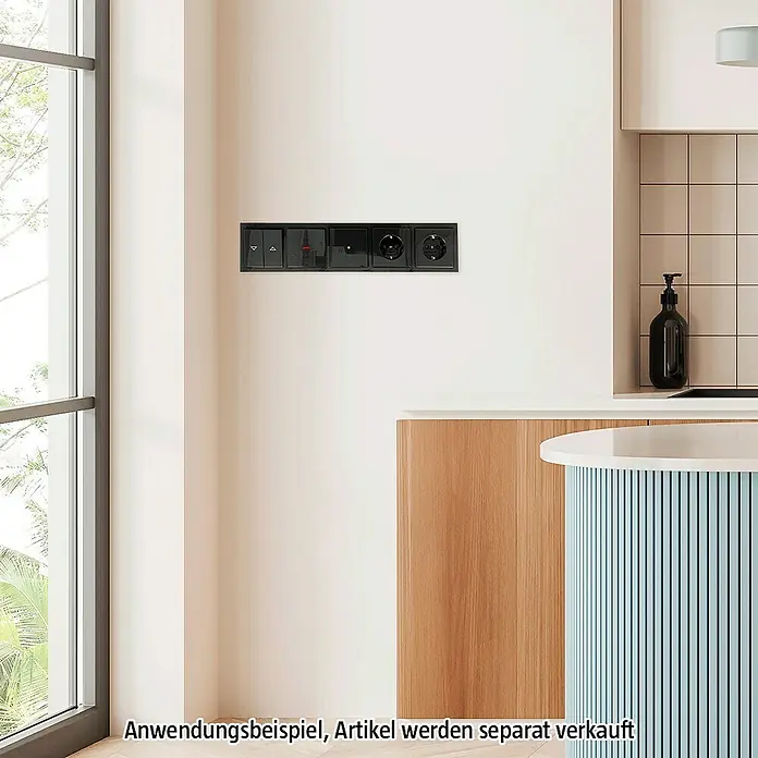 Busch-Jaeger Future Linear Kontrollschalterwippe 1789-81 - Anthrazit, Kunststoff - Schwarze Steckdosen- und Schalterkombination an einer weißen Wand.