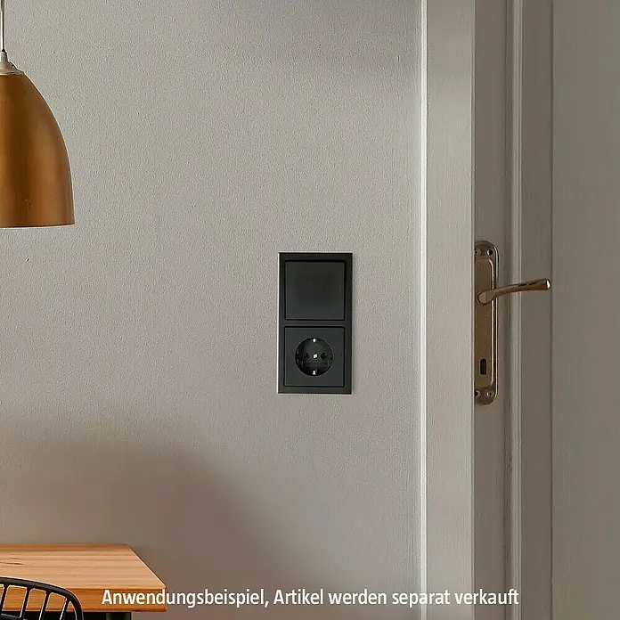 Busch-Jaeger Future Linear Steckdose 20 EUC-885 - Schwarz matt, 16 A - Einbausteckdose mit Schalter im modernen Design. Die schwarze Steckdose fügt sich nahtlos in jede Wand ein und sorgt für Komfort.