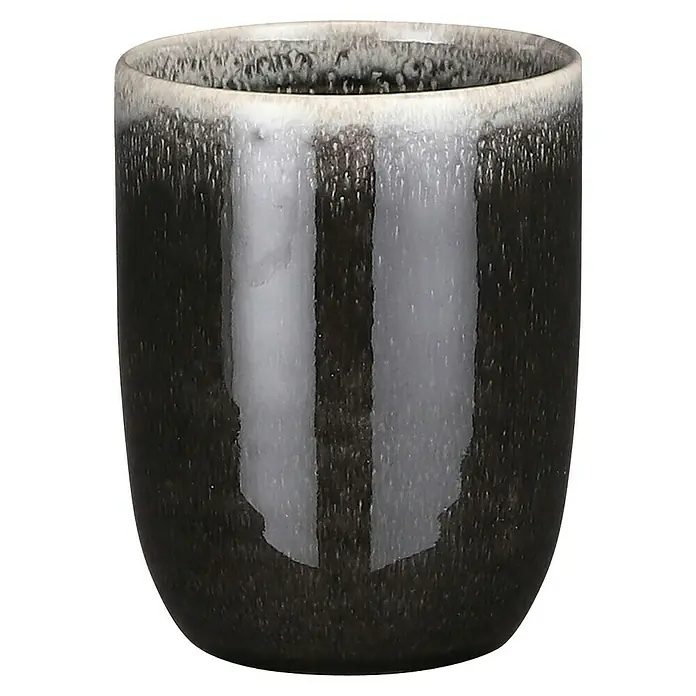 Trinkbecher Tabo - Ø x H: 7,5 x 10 cm, Schwarz, Keramik - Nahaufnahme einer Keramiktasse in Schwarz und Weiß. Ein elegantes Gefäß für Ihr Lieblingsgetränk, das durch sein Farbspiel besticht.