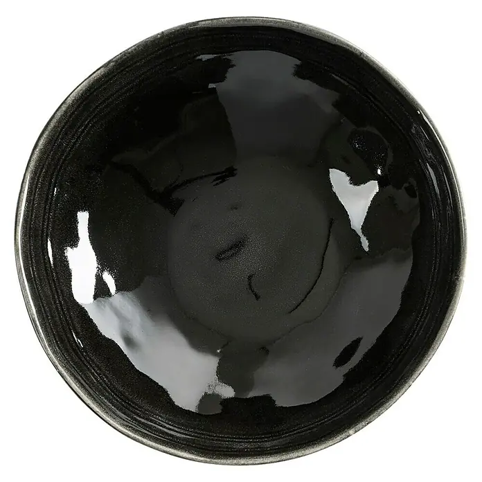 Schale Tabo - Ø x H: 30,5 x 9 cm, Schwarz - Nahaufnahme einer eleganten, schwarzen Keramikschale mit glänzender Oberfläche, ideal für stilvolles Servieren.