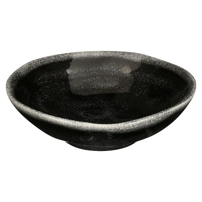 Schale Tabo - Ø x H: 11,5 x 3,5 cm, Schwarz - Nahaufnahme einer eleganten, schwarzen Keramikschale mit einem einzigartigen, gesprenkelten Design und einem hellen Rand. Ideal für Speisen.