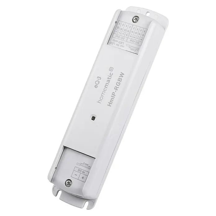 Homematic IP RGB-Controller HmIP-RGBW - 26 x 170 x 40 mm - Das Bild zeigt einen Homematic IP RGBW-Controller eQ-3, ein Gerät zur Steuerung von LED-Beleuchtungssystemen, aus einer nahen diagonalen Perspektive.