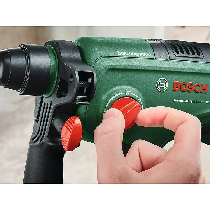 Bosch Professional AMPShare 18V Akku-Kombihammer UniversalHammer 18V - 18 V, 1 Akku, 4 Ah, 2 J - Nahaufnahme des Bosch UniversalHammer 18V, dessen Modus mit einer Hand eingestellt wird.