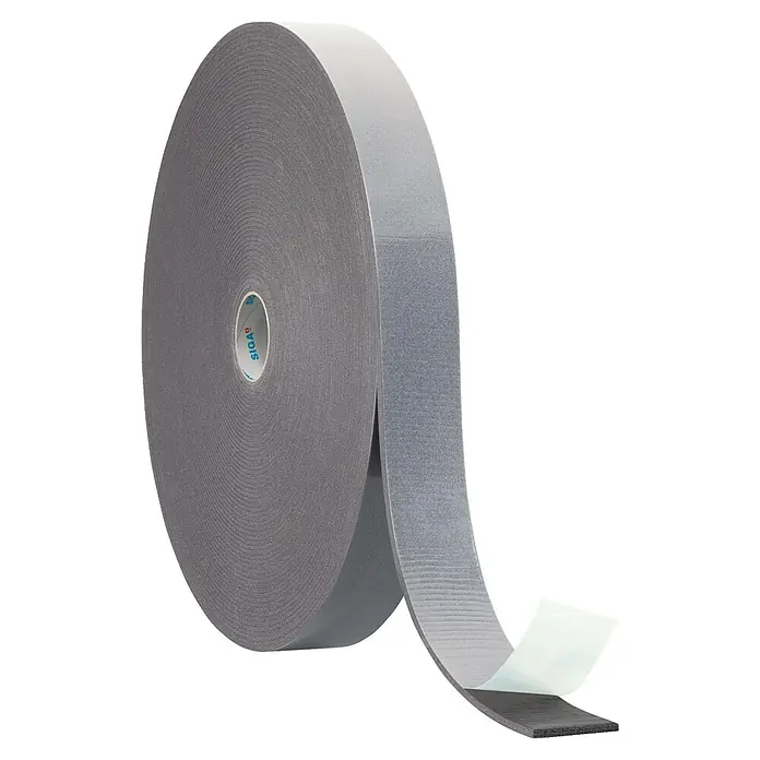Siga Nageldichtband - L x B: 30 m x 5 cm, Selbstklebend - Nahaufnahme einer Rolle SIGA Dichtband, grau, mit teilweise abgezogener Schutzfolie, auf schwarzem Hintergrund.