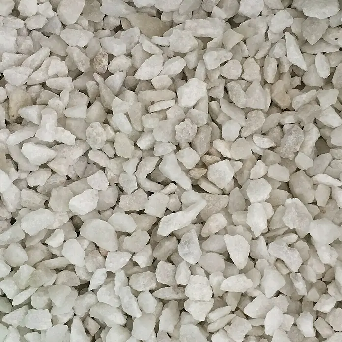 Gravilla - Grano: 12 mm - 18 mm, Blanco, 20 kg - Imagen de muchas piedras pequeñas de mármol blanco. La imagen muestra la textura y el color de la piedra decorativa.