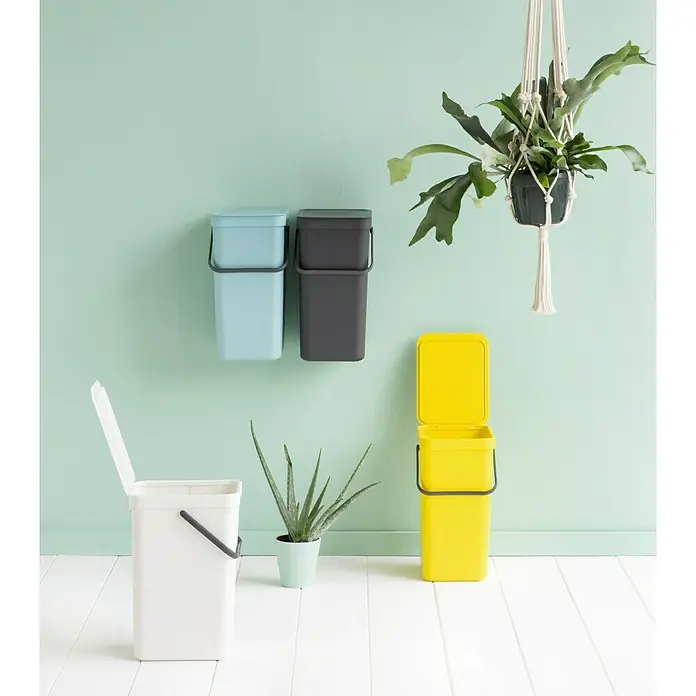 Brabantia Cubo de basura empotrado Sort & Go - 16 l, Gris, Plástico - Cubos de basura Brabantia Sort & Go en blanco, amarillo, azul y gris sobre fondo verde menta. Prácticos para la separación de residuos.