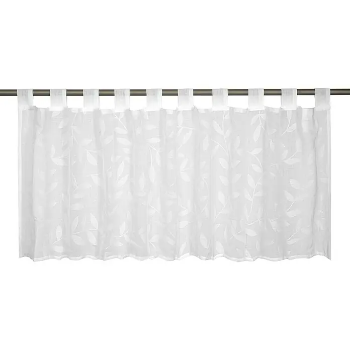 Elbersdrucke Bistrogardine Willow - B x H: 140 x 48 cm, 100 % Polyester, Weiß - Ein weißes, transparentes Kurzgardine mit Blätter Muster, die an einer Gardinenstange hängt und das Fenster schmückt.