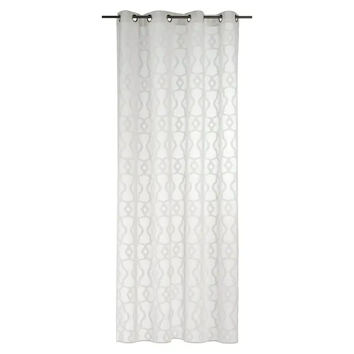 Elbersdrucke Ösenschal Granada - B x H: 140 x 255 cm, 100 % Polyester, Weiß - Ein weißer Vorhang mit einem dezenten geometrischen Muster hängt an einer silbernen Gardinenstange und bietet eine elegante Fensterdekoration.