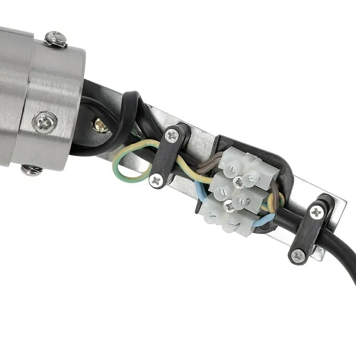 Starlux Silver Star II Kandelaber - 60 W, Farbe Gehäuse: Silber, Ohne Leuchtmittel, Höhe: 220 cm - Detailansicht einer elektrischen Verbindung mit Kabeln und Klemmenblock. Präzise Verkabelung für sichere Stromversorgung.