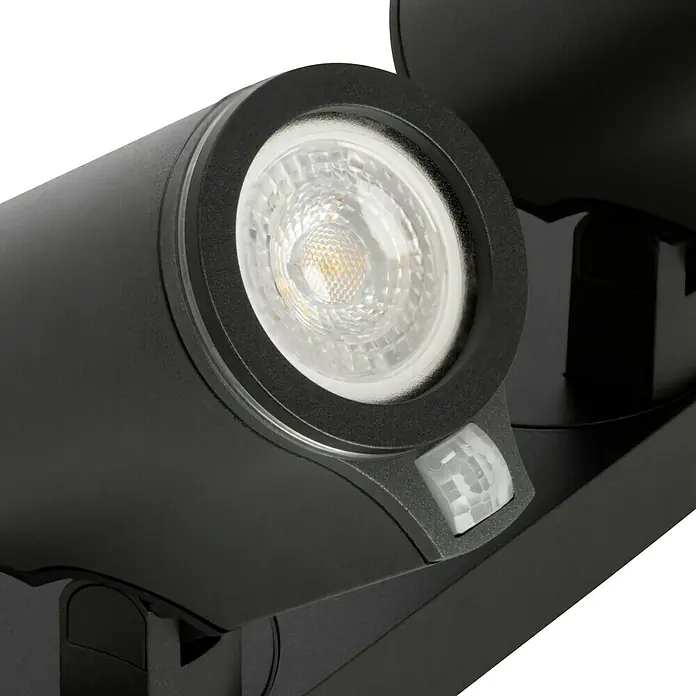 Steinel LED-Sensor-Außenwandleuchte Spot Duo S anthrazit - 14,95 W, L x B x H: 9,8 x 24,7 x 17,5 cm, Anthrazit, Warmweiß - Nahaufnahme einer schwarzen LED-Außenleuchte mit Bewegungsmelder, die modernes Design und Funktionalität vereint.