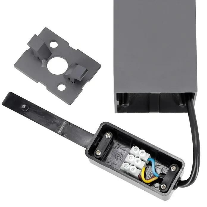 Starlux Laholm Sobremuro exterior - 8 W, Color del marco: Gris oscuro, Blanco cálido, 7 x 5,2 x 50 cm, Con bombillas - Imagen detallada de una caja de conexiones eléctrica con tapa abierta y cableado. Incluye placa de montaje.