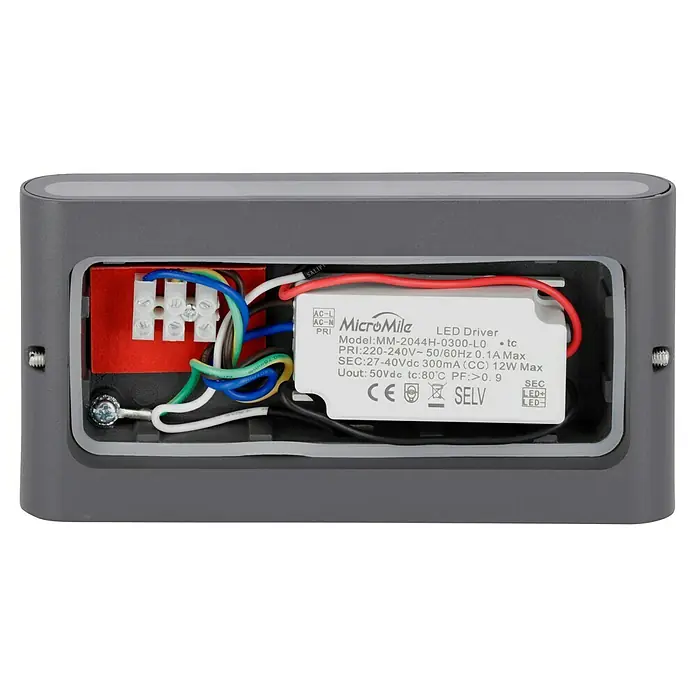 Trio Leuchten LED-Außenwandleuchte Thames II - 9 W, 9 x 17,5 x 3 cm, Anthrazit, IP54 - Nahaufnahme des Innenlebens einer grauen Wandleuchte mit LED-Treiber und Verkabelung.