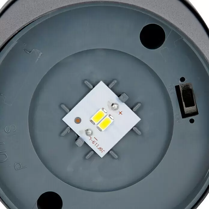 BAUHAUS Solar-Außenwandleuchte - 0,1 W, L x B x H: 12 x 9 x 12,5 cm, Anthrazit, 15 lm - Unterseite einer grauen Solarleuchte aus Kunststoff mit zwei LEDs und einem EIN/AUS-Schalter.