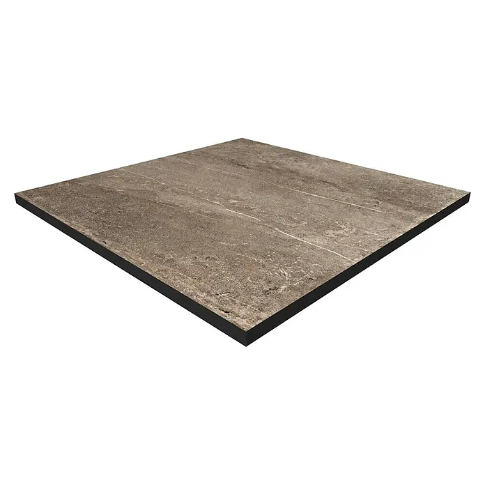 Terrassenfliese Aspen 2.0 - 60 x 60 x 2 cm, Braun, Matt - Detailaufnahme einer braunen Bodenfliese mit grauen und weißen Akzenten und schwarzem Rand.
