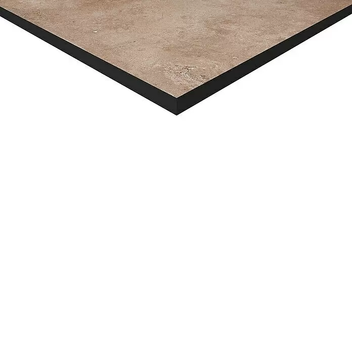 Terrassenfliese Neapel 2.0 - 60 x 60 x 2 cm, Cotto, Matt - Hellbraune, texturierte Fliese mit sichtbarer schwarzer Kante, schräg von oben betrachtet.