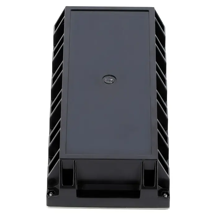 Paulmann Solarleuchte Box0,06 W, Silber, L x B x H: 20 x 10 x 5,1 cm, IP67 - Eine Nahaufnahme eines schwarzen Rechteck-Solarmoduls mit Kühlrippen an den Seiten und einer LED in der Mitte.
