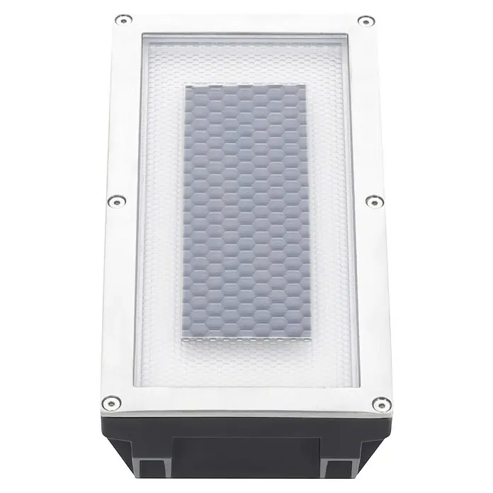 Paulmann LED-Außenwegleuchte Box - Warmweiß, L x B x H: 20 x 10 x 5,1 cm - Nahaufnahme einer rechteckigen, in den Boden eingelassenen Leuchte mit silberfarbenem Rahmen und Wabenmuster.