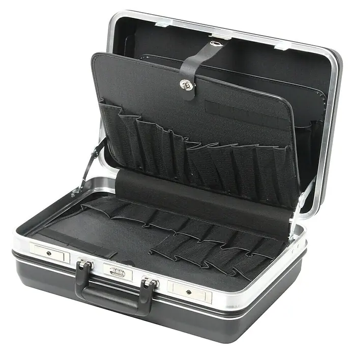 Hepco & Becker Werkzeugkoffer Budget 5011 - L x B x H: 370 x 490 x 180 mm, Material: ABS - Geöffnete schwarze Werkzeugtasche mit silbernen Kanten. Das Innere der Tasche verfügt über viele Fächer und Taschen zur Aufbewahrung von Werkzeugen.