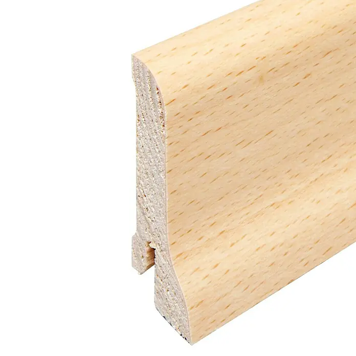 Sockelleiste - 240 x 2,2 x 6 cm, Buche hell - Nahaufnahme einer Holzfußleiste mit abgerundeter Oberkante und Nut für die Installation.