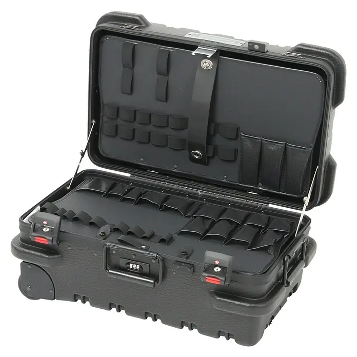Hepco & Becker Werkzeugkoffer Chicago Case 5510 - L x B x H: 360 x 580 x 270 mm, High Density Polyethylen (HDPE) - Ein offener, schwarzer Werkzeugkoffer mit Tragegriffen und integriertem Zahlenschloss, der für den Transport und die Aufbewahrung von Werkzeugen geeignet ist.