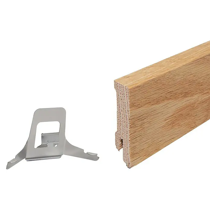 Sockelleiste - 244 x 1,6 x 5,8 cm, Eiche - Fußleiste aus hellem Holz mit Clip-Befestigung zur einfachen Montage. Die Sockelleiste sorgt für einen sauberen Übergang zwischen Wand und Boden.
