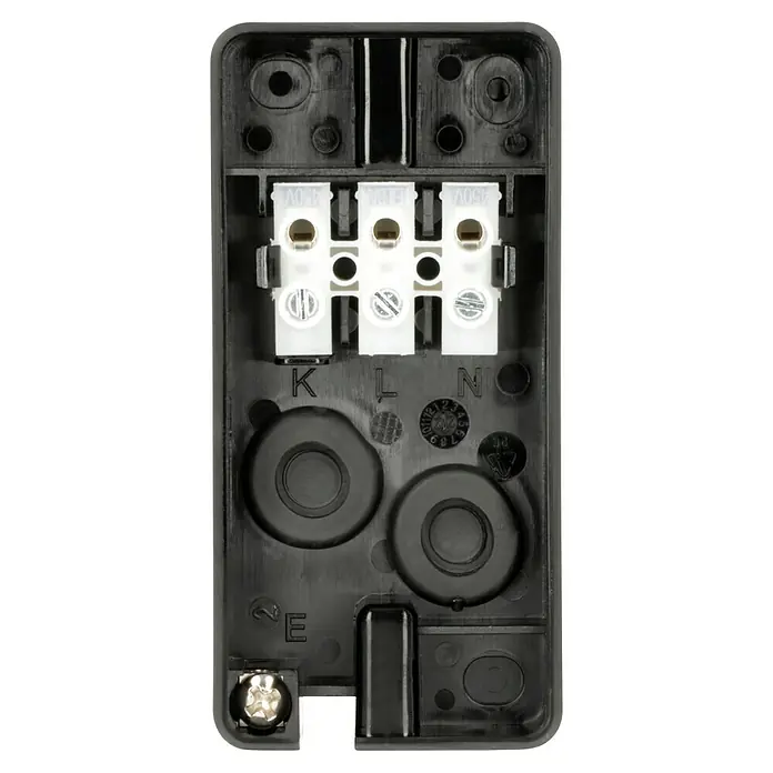 Steinel LED-Sensor-Außenwandleuchte L 910 S anthrazit - 9,8 W, L x B x H: 8 x 8,5 x 23,5 cm, Anthrazit, Weiß, Warmweiß - Detailaufnahme einer schwarzen Verteilerdose mit Klemmenblöcken für elektrische Installationen und Beschriftungen.