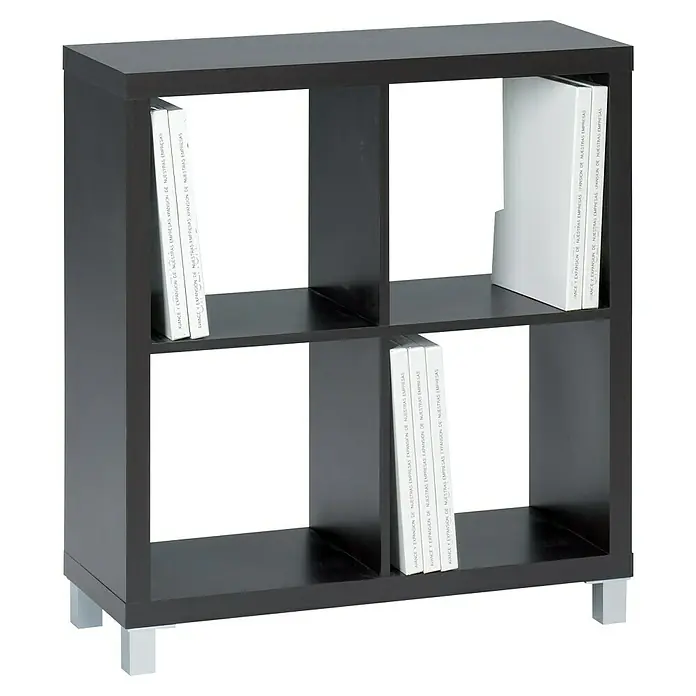 Estantería de madera Kubox - Al x An x Pr: 83 x 76 x 29 cm, Arce - Estantería negra con cuatro compartimentos y pies plateados, llena de libros.