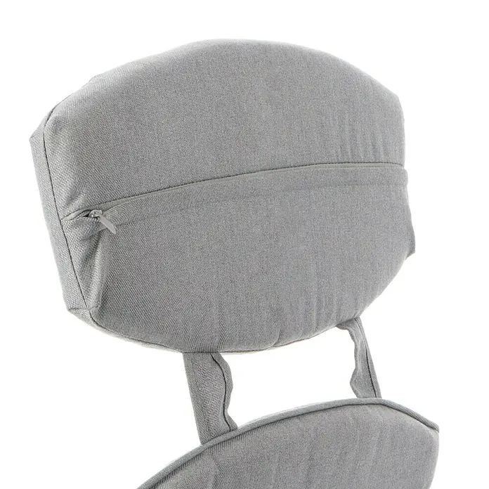 Sitzkissen - Polyester, Grau - Detailaufnahme der grauen Stoffkopfstütze eines Stuhls, die Komfort und Stil vereint. Das Design bietet eine bequeme Unterstützung für den Kopf.