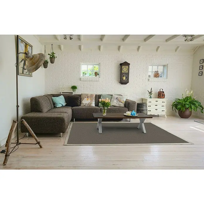 Tischbein - 38,4 x 10 x 42,2 cm, Stahl, 2 Stk. - Einladendes Wohnzimmer mit einem braunen Ecksofa, einem grauen Teppich und einer Stehlampe im Vintage-Stil. Dekorative Kissen und Pflanzen beleben den Raum.