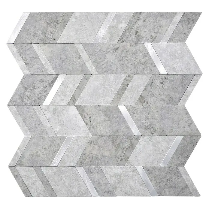 Selbstklebemosaik SAM 4AR42CLG - 28 x 29 cm, Grau, Matt - Nahaufnahme von grauem Marmor-Pfeilmuster-Fliesen für den Innenbereich mit silberfarbenen Akzenten.