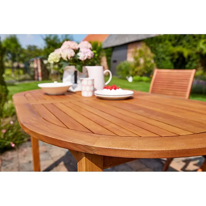 Sunfun Diana Gartentisch - L x B x H: 150 x 90 x 75 cm, Akazie, Braun, Ausziehbar - Ovaler Gartentisch aus Holz mit Lattenplatte, für eine Mahlzeit im sonnigen Garten gedeckt.