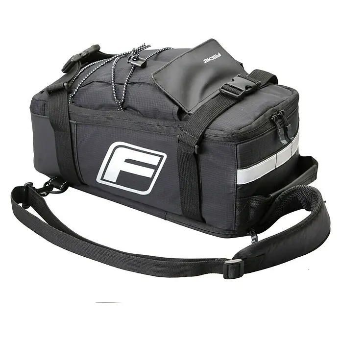 Fischer Gepäckträgertasche 2 in 1 - L x B x H: 18 x 16 x 32,5 cm - Bild einer schwarzen Fischer Fahrradtasche mit Schultergurt und reflektierenden Streifen.