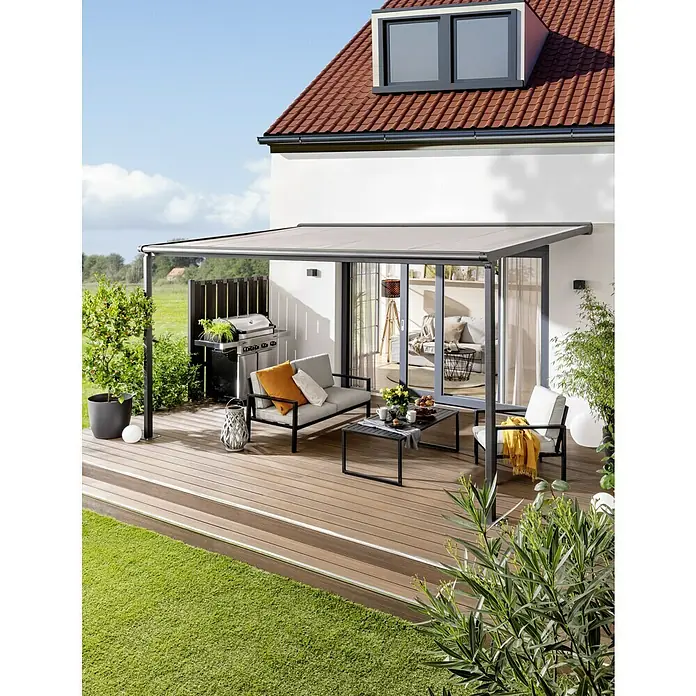 Sunfun PergolamarkiseBreite: 4 m, Ausfall: 3 m - Eine stilvolle Terrassenüberdachung mit Sitzmöbeln und Grillplatz, die einen gemütlichen und modernen Außenbereich schafft.