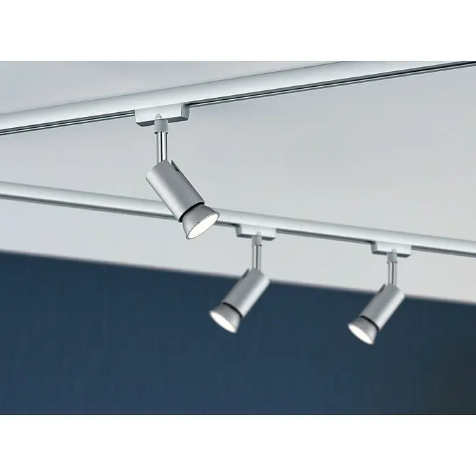 Paulmann URail Deckenstrahler Pure I - L x B x H: 6,6 x 5,8 x 11 cm, GU10, Chrom - Moderne silberne Schienenstrahler an einer weißen Decke, die ein stilvolles und helles Ambiente erzeugen.