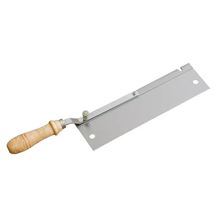 Wolfcraft Sierra de mano 6925000 - Largo: 39 cm - La imagen muestra una sierra de cola de milano con mango de madera y hoja metálica, ideal para trabajos de carpintería precisos.