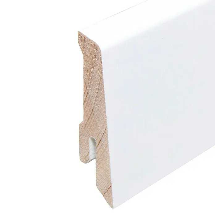 Sockelleiste240 x 1,6 x 5 cm, Kiefer - Detailansicht einer weißen Sockelleiste aus Holz mit Nut für eine einfache Installation. Ideal für jeden Raum.