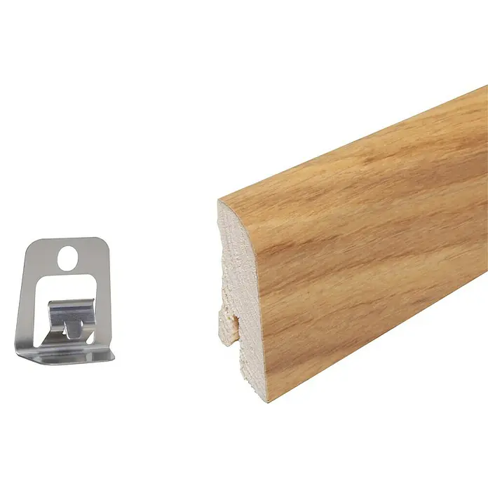 Sockelleiste - 240 x 2 x 4,5 cm, Eiche - Holzleiste mit Befestigungsclip. Die Leiste ist aus hellem Holz gefertigt.