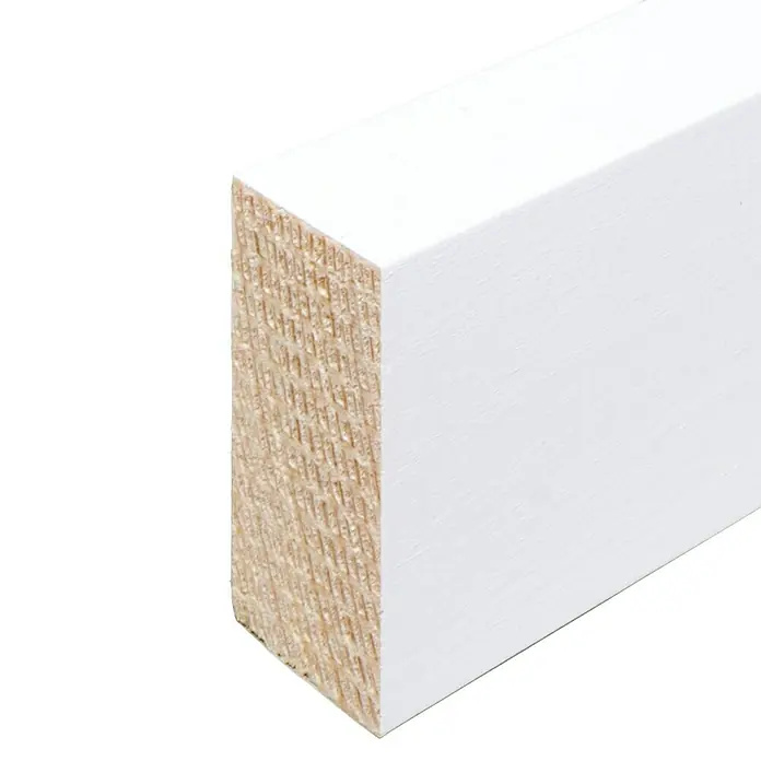 Rechteckleiste - 240 x 1,9 x 4 cm, Kiefer, Lackiert - Nahaufnahme eines weißen Holzrahmens, der die Textur und die saubere Oberfläche betont. Ideal für DIY-Projekte und Innenausbau.