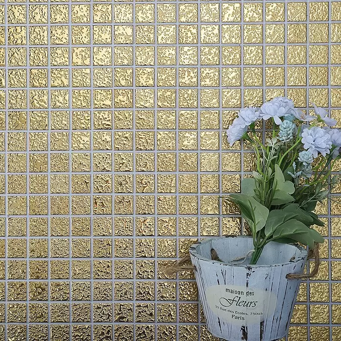 Mosaikfliese Quadrat Uni GO 282 - 33 x 30,2 cm, Gold, Glänzend - Strukturierte goldene Mosaikwandfliesen mit einer unregelmäßigen, gekräuselten Oberfläche.