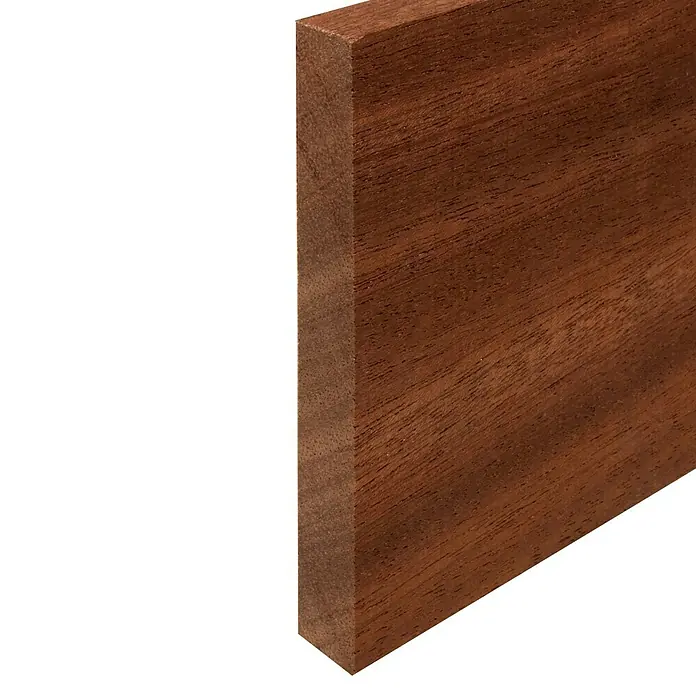 Rechteckleiste - 242 x 1,3 x 9,6 cm, Mahagoni - Nahaufnahme von einem rechteckigen Mahagoniholzstück, das die natürliche Maserung und die warme Farbe des Holzes hervorhebt.