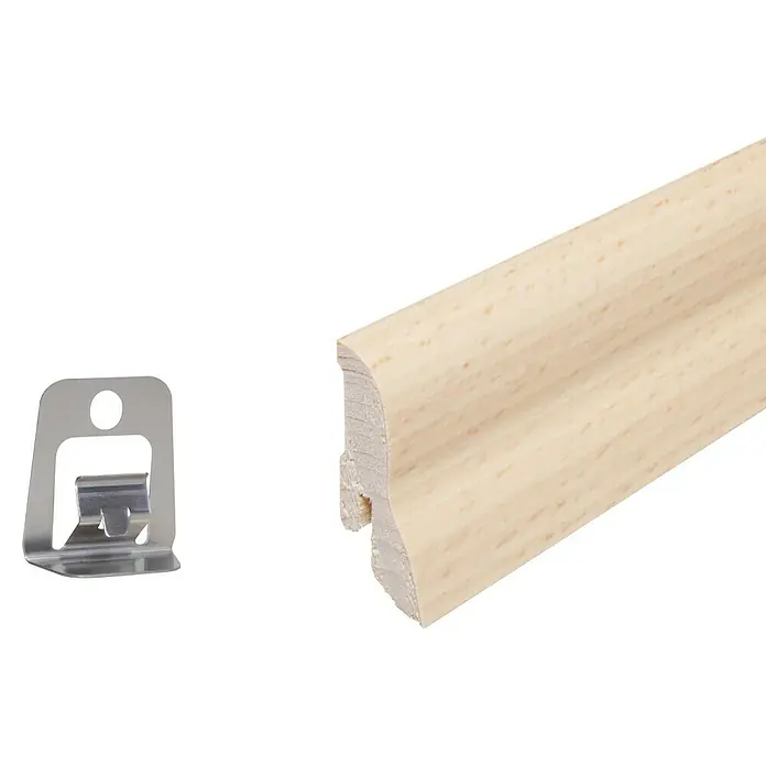 Sockelleiste240 x 2,2 x 4,2 cm, Buche hell - Eine Sockelleiste aus hellem Holz mit dazugehörigem Montageclip. Ideal für die stilvolle Gestaltung von Innenräumen.