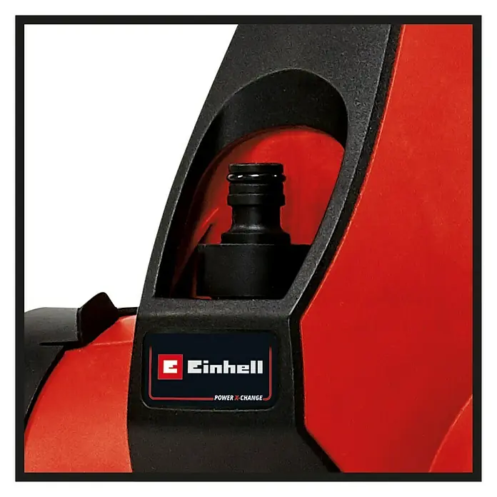 Einhell Power X-Change 18V Akku-Oberflächenbürste Picobella 18/215 - 18 V, Ohne Akku - Nahaufnahme einer roten Einhell Gartenpumpe mit schwarzem Anschlussstück und dem Einhell Logo.
