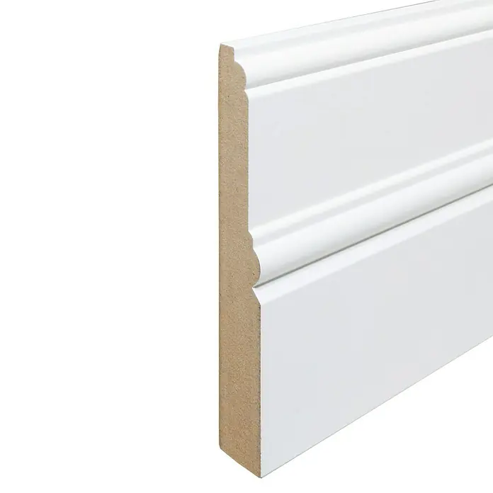 Profilleiste - 280 x 1,8 x 12,1 cm, MDF - Detailaufnahme einer weißen Sockelleiste mit Profil, ideal für stilvolle Raumgestaltung und als dekoratives Element.