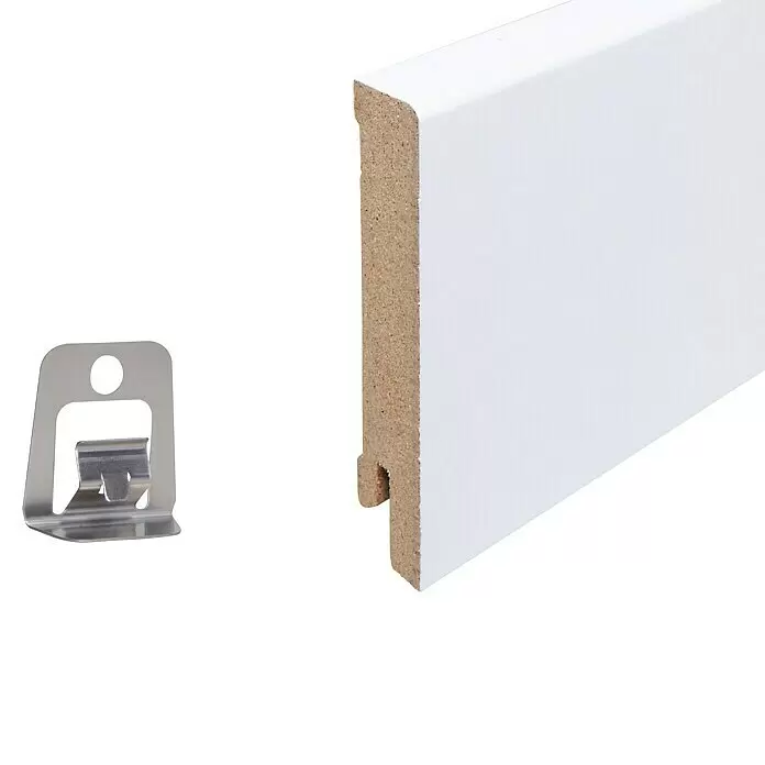 Sockelleiste - 240 x 1,6 x 8 cm, MDF - Weißes Holzverbund-Sockelleistenprofil mit Schnitt und silbernem Montageclip.