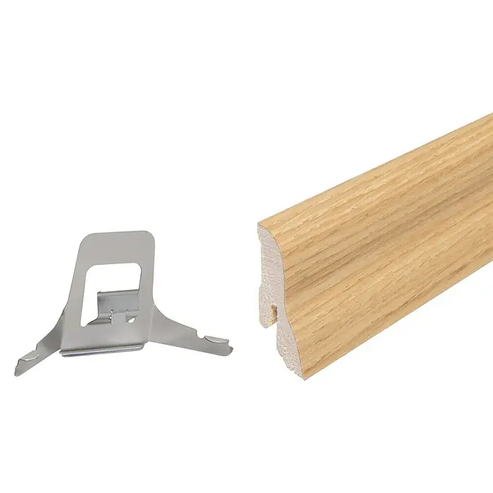 Sockelleiste - 240 x 2,2 x 4,2 cm, Eiche geölt - Ein Set bestehend aus einer Sockelleiste in Holzoptik und einer dazugehörigen silbernen Halterung für eine einfache Montage.