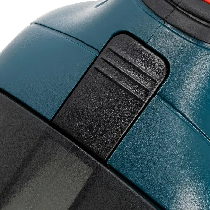 Bosch Professional Akku-Handstaubsauger GAS 12V - 12 V, Li-Ionen, Ohne Akku, Luftmenge: 15 l/s, Karton - Nahaufnahme eines blauen und schwarzen Elektrowerkzeugs mit einem strukturierten Griff für sicheren Halt.