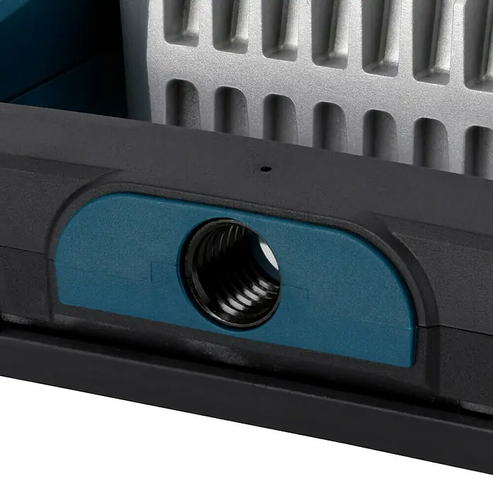 Bosch Professional AMPShare 18V LED-Akkustrahler GLI 18V-1900 - 18 V, Ohne Akku, Lichtstrom: 1.900 lm - Detailaufnahme einer schwarzen Arbeitsleuchte mit blauer Fassung und Gewinde für Befestigung. Ideal für Werkstatt & Baustelle.
